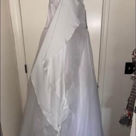 Brand new Alfred Angelo wedding gown - Picture 5 of 13